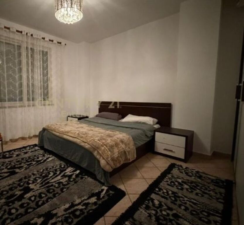 Shitet apartament 3+1+2- hapësirë familjare