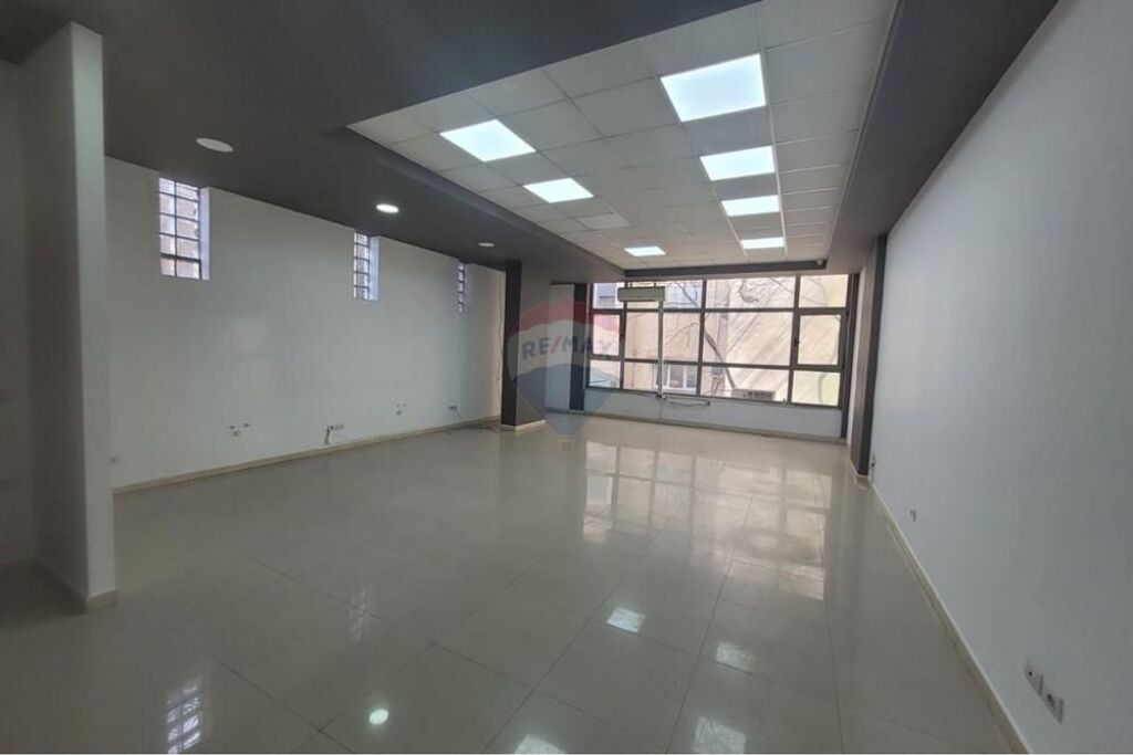 Zyrë - Për Qira - Myslym Shyri, Tiranë