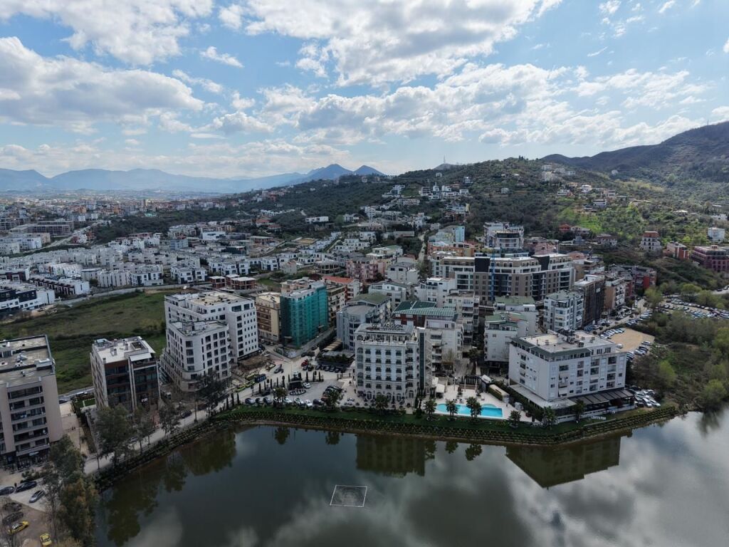 🏡 Shitet apartament 2+1 te Liqeni i Thate