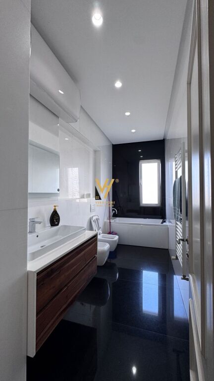 JEPET APARTAMENT 2+1+2+BLK TE KOPSHTI BOTANIK 2.000 EURO