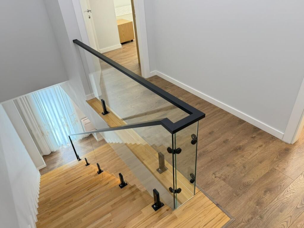 🏡 Vile me Qera 📍 Rruga Dalip Topi, Kodra e Priftit💰 Çmimi: 1000 € / muaj