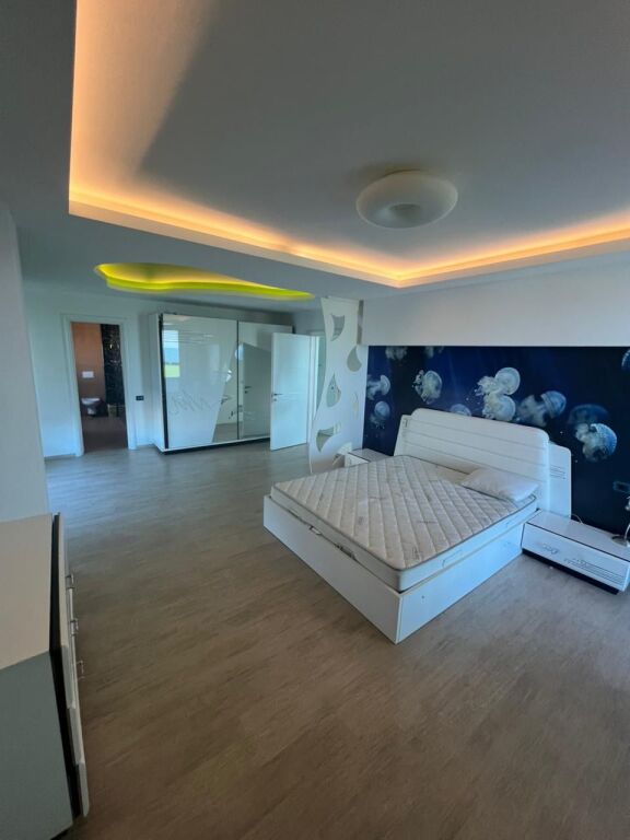 Opportunity/ Penthouse for Sale, Kavaja Rock