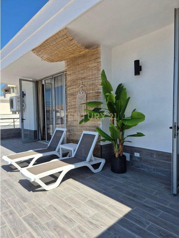 PENTHOUSE FOR SALE IN THE BEACH AREA