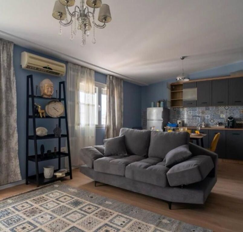 Apartament 1+1 me qira tek Rruga e Barrikadave!