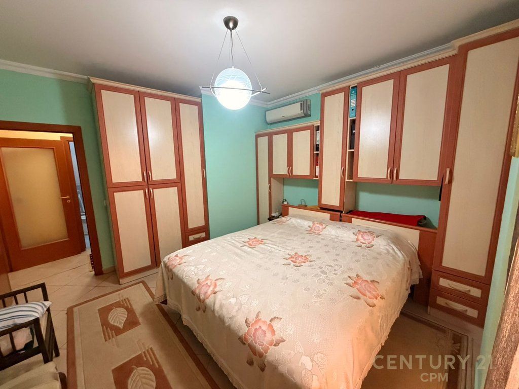 SHESIM APARTAMENT 2+1+2 TEK KOMUNA E PARISIT!