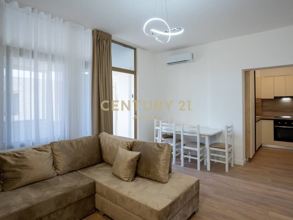 Apartament 2+1 me pamje nga Shitje në Golem
