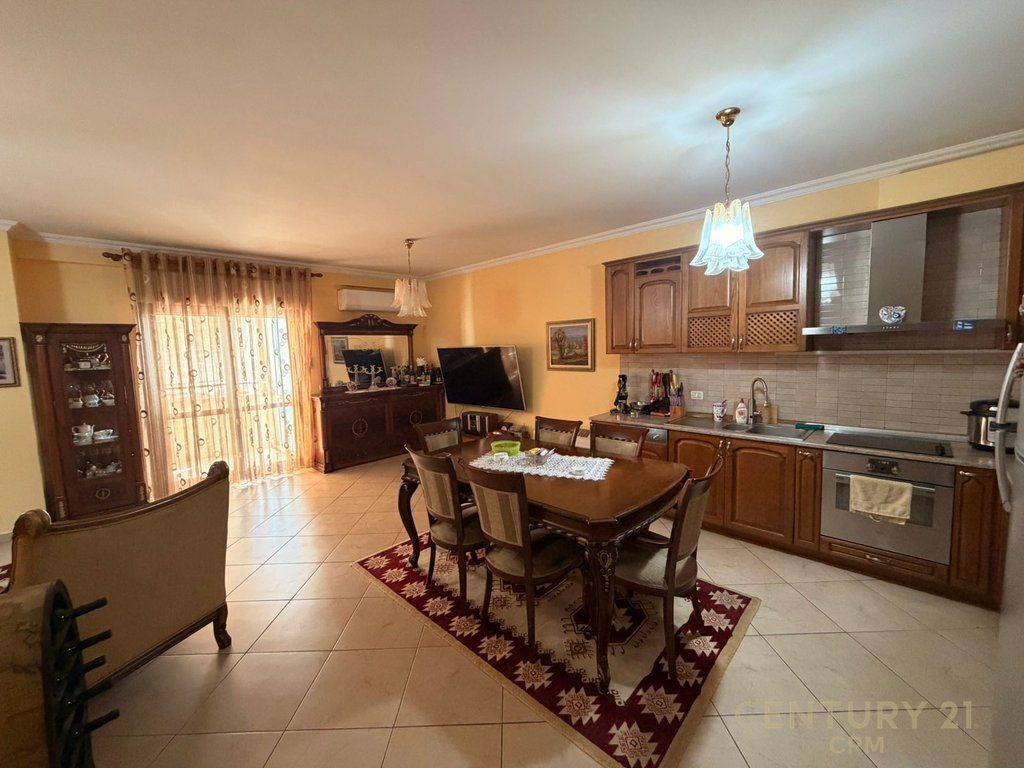 SHITET APARTAMENT 2+1+2 TEK KOMUNA E PARISIT