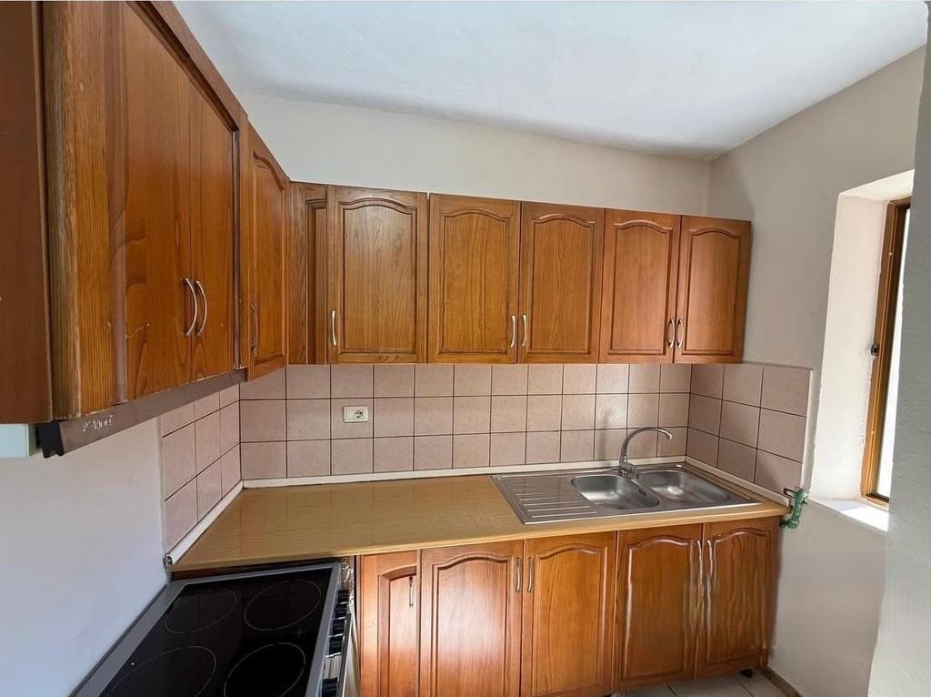 For rent 2+1 apartment with veranda on Rruga e Dibrës! 700 € /Month