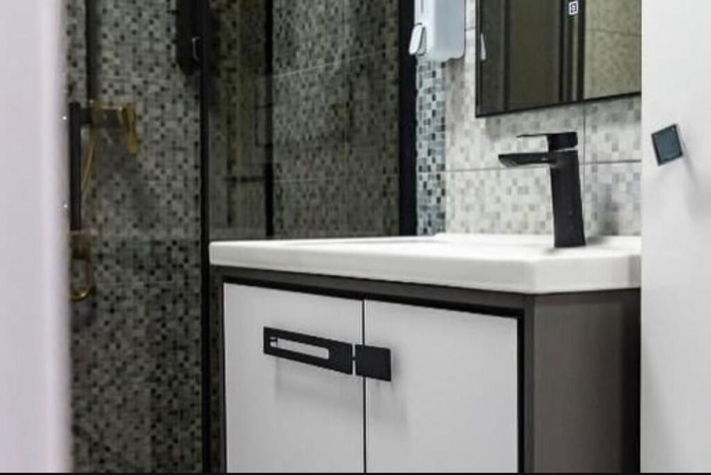 Apartament 1+1 me qira tek Rruga e Barrikadave!