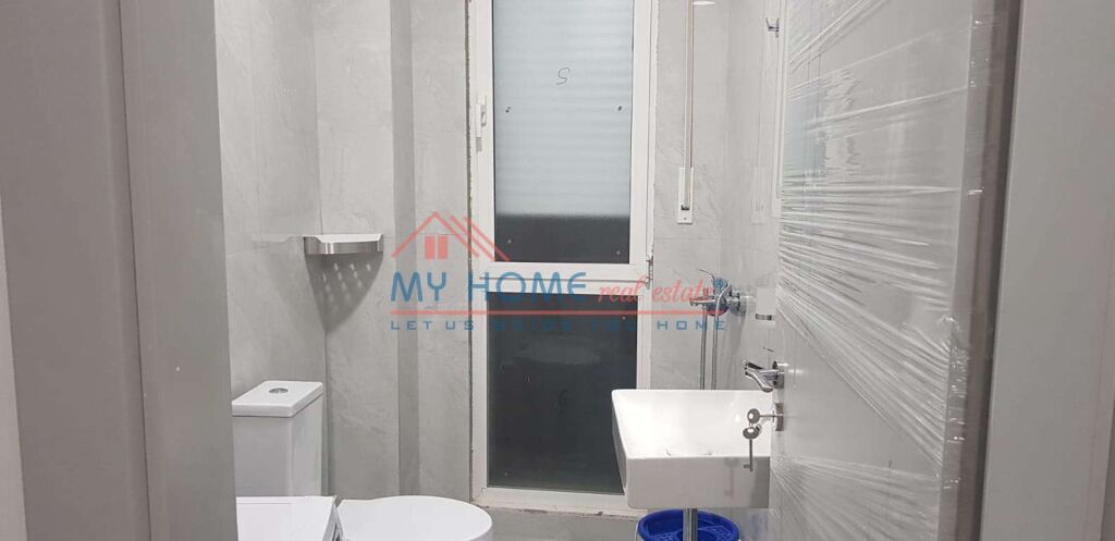 Apartament 1+1 me qera Komuna e Parisit ne Tirane