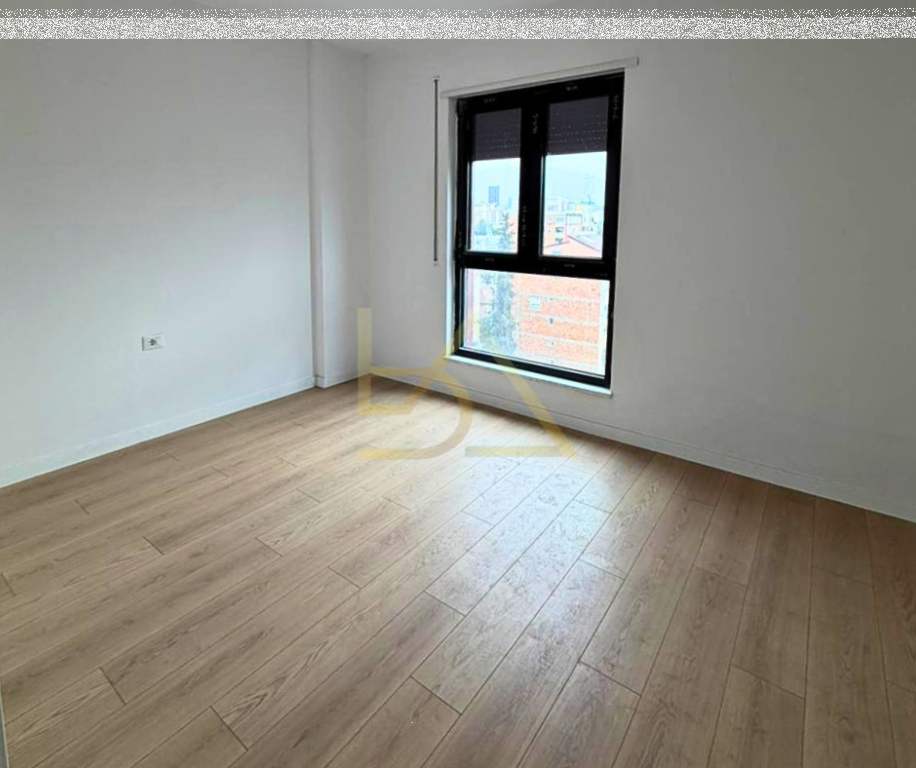 Shitet Apartament– Komuna e Parisit, Tiranë