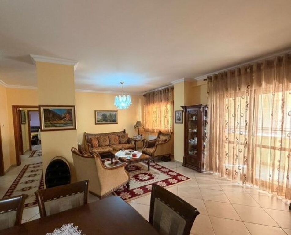 Shitet apartament 2+1+2 – planimetri funksionale