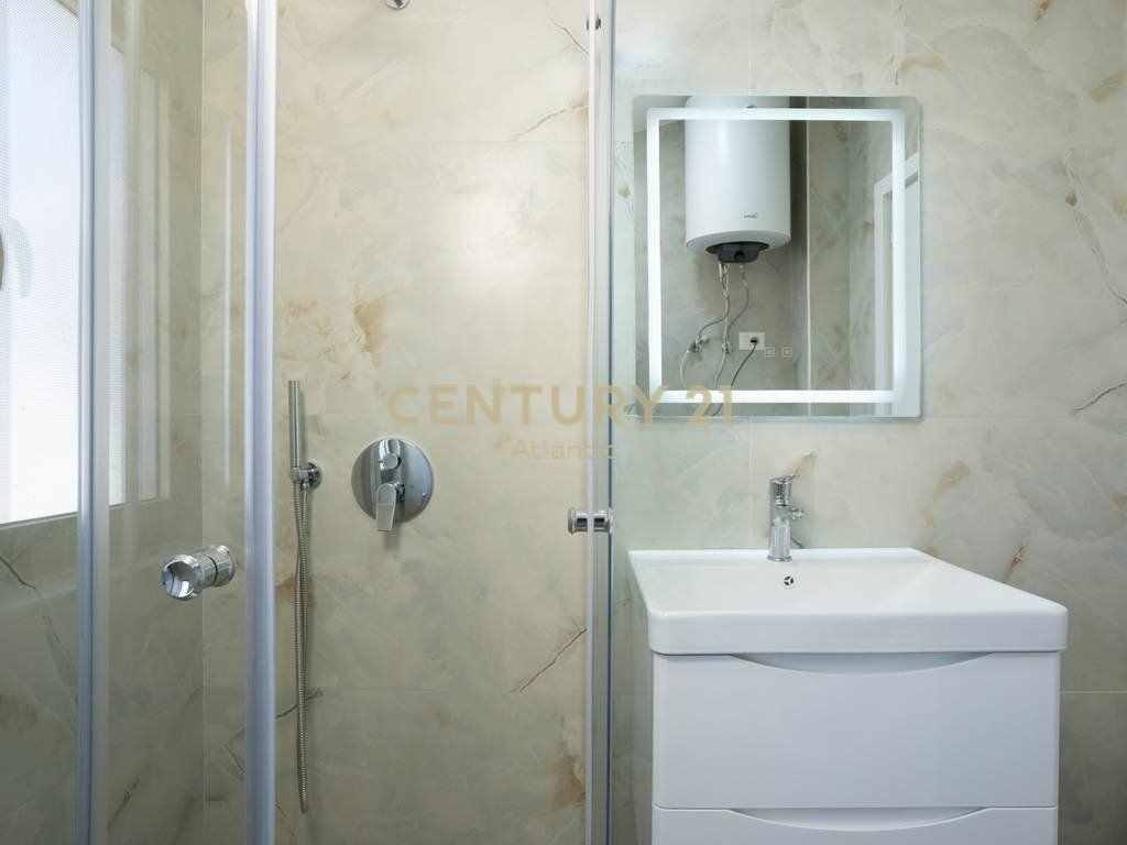 Apartament 2+1 me pamje nga Shitje në Golem