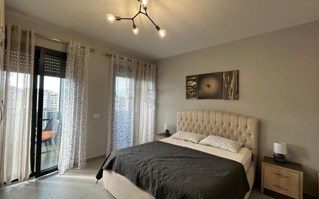 Jepet me qira apartment 1+1+2 ballkone te Ish Shushica, Stadiumi Dinamo