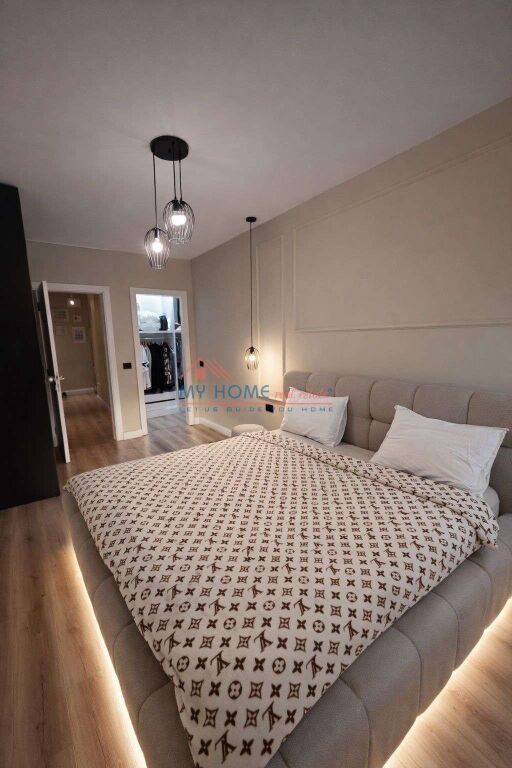 Apartament 2+1 ne shitje Komuna e Parisit ne Tirane
