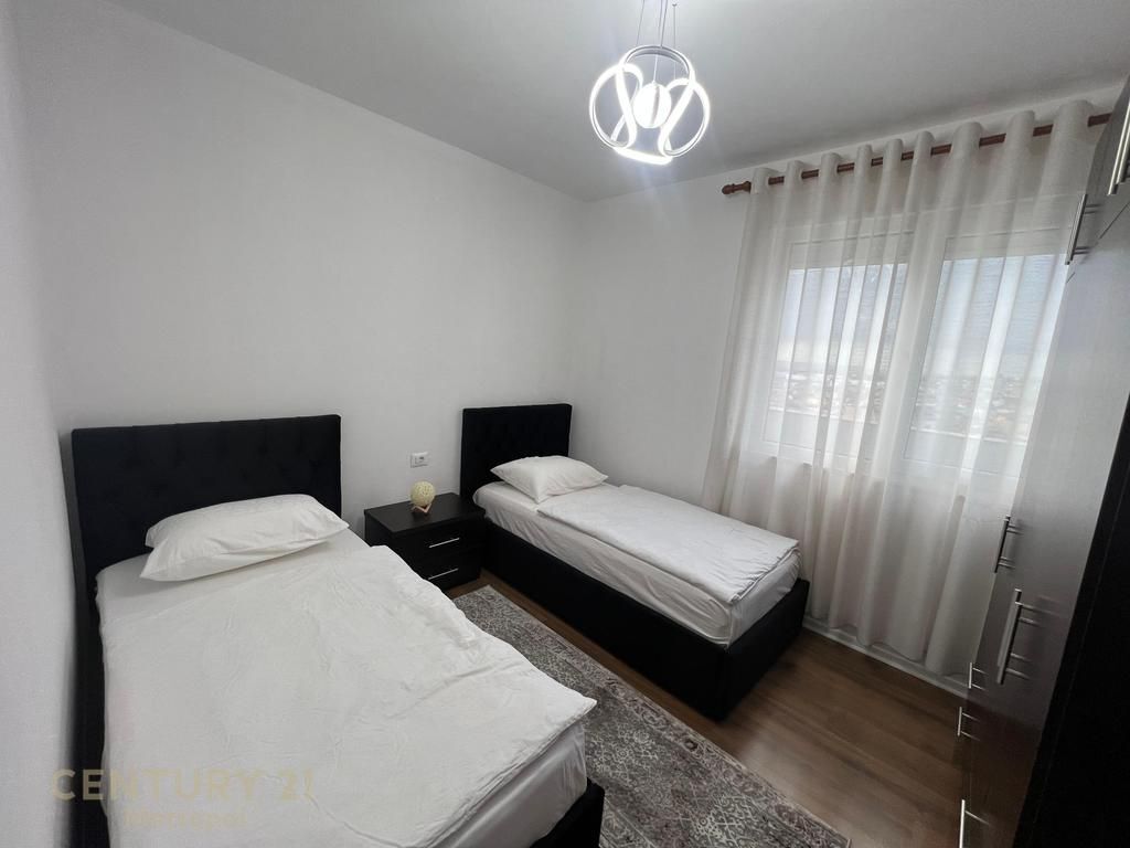 JEPET APARTAMENT 2+1 ME VERANDE ME QIRA TEK RRUGA E DIBRES