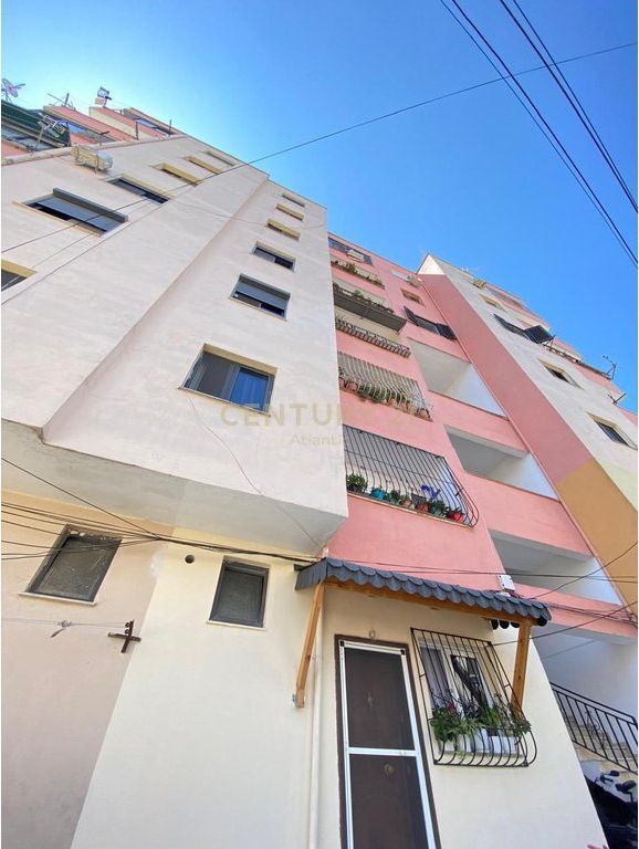 SHITET APARTAMENT 1+1 NE QENDER PRANE MUZEUMIT DURRES!