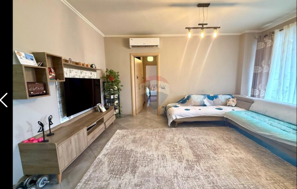 Apartment for sale 2+1+2 near the United School