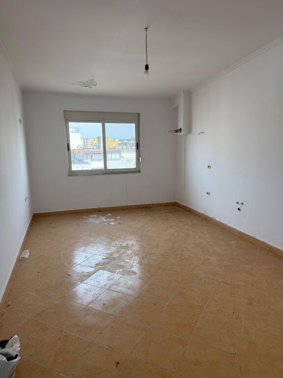 2 apartamente per shitje cmim okazion 1050€/m2 i diskutueshem