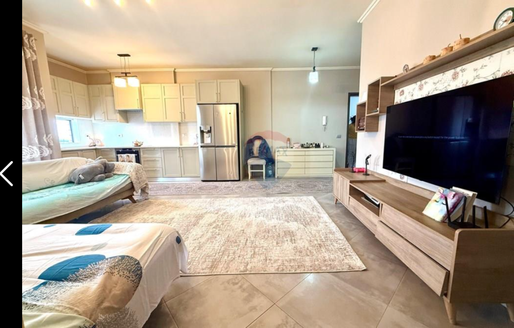 Apartment for sale 2+1+2 near the United School