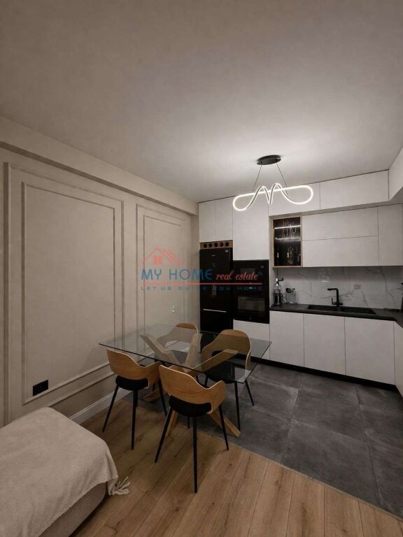 Apartament 2+1 ne shitje Komuna e Parisit ne Tirane