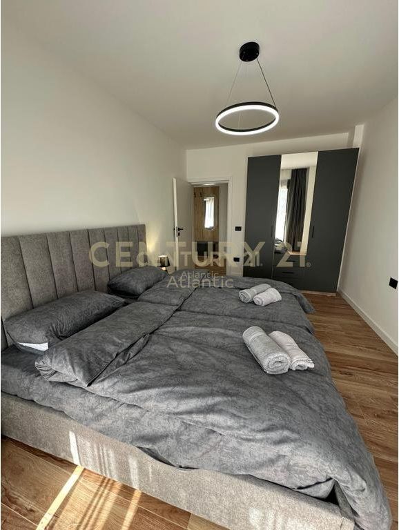 Apartament 2+1+2 për Shitje në Plazh, Durres ME PAMJE NGA DETI