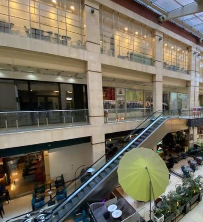 Unità commerciale in vendita – posizione strategica