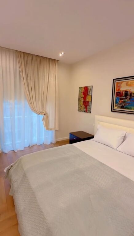 🏡 Apartament 2+1+2 + garazh me qira – Rruga Hoxha Tahsim (pranë Pazari i Ri)