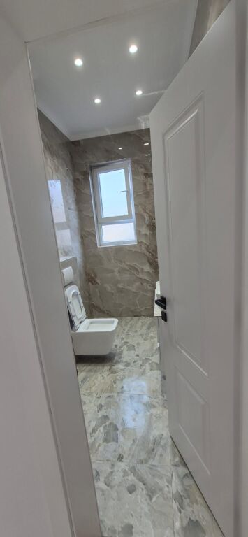 Shitet Apartament 2+1 buze rr.Bardhyl.