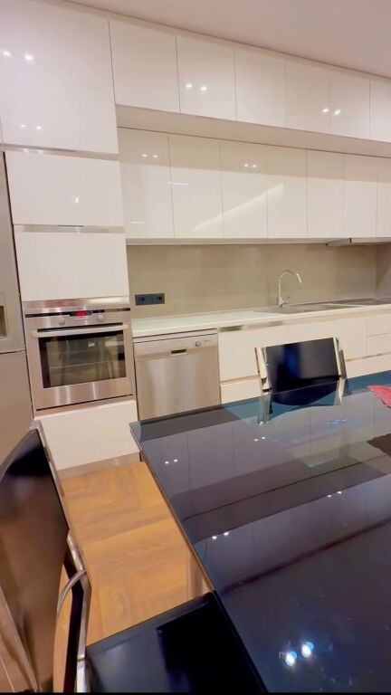 🏡 Apartament 2+1+2 + garazh me qira – Rruga Hoxha Tahsim (pranë Pazari i Ri)