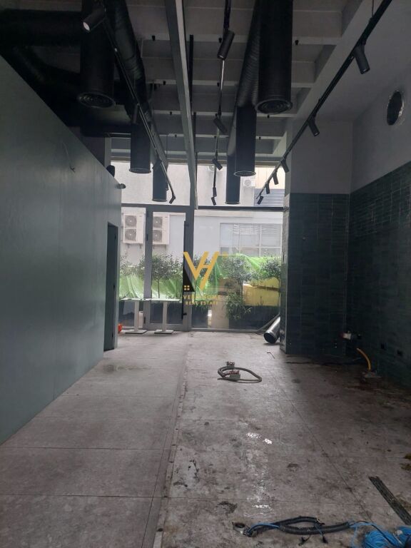 AFFITTASI NEGOZIO 55 M2 PRESSO IL MUNICIPIO DI PARIGI 900 EURO