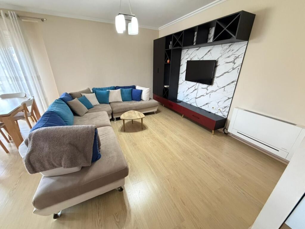 🏡 Jepet me qira 2+1   📍 Rruga Hamdi Sina, pranë Liqeni i Thatë 🌿💶 70,000 lekë/muaj (neto)