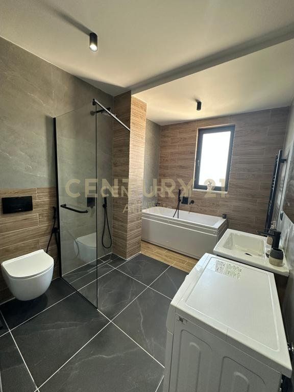 Apartament 2+1+2 për Shitje në Plazh, Durres ME PAMJE NGA DETI