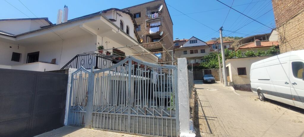 🏡 Shtëpi 3-Katëshe në Pogradec
