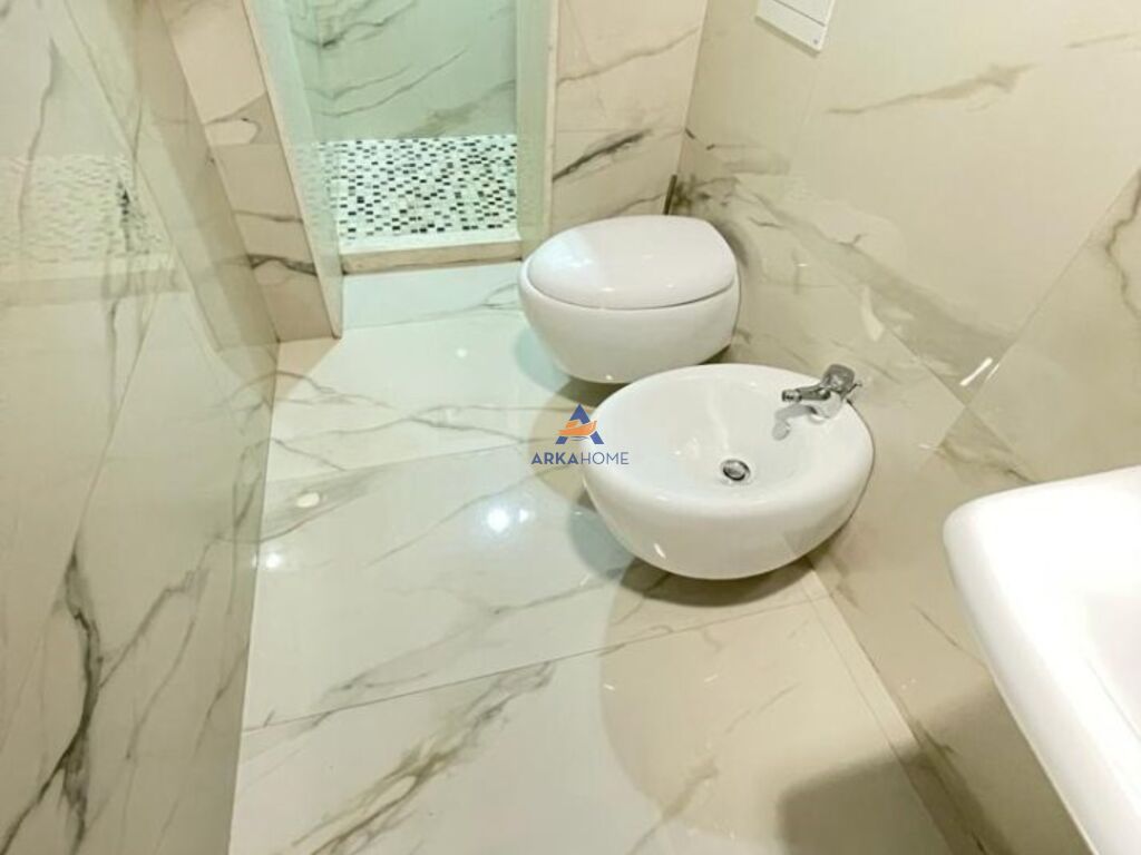 SHITET APARTAMENT 1+1 "TE LIQENI ARTIFICIAL" 200.000 EURO