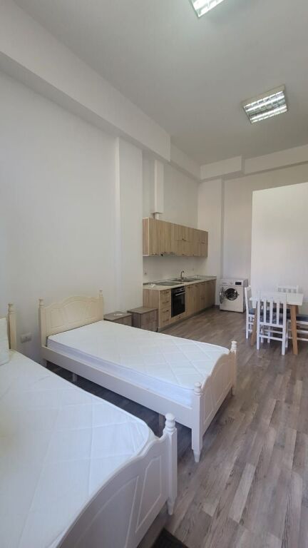 GARZIONERE ME QIRA BRRYLI 45.000 LEKE