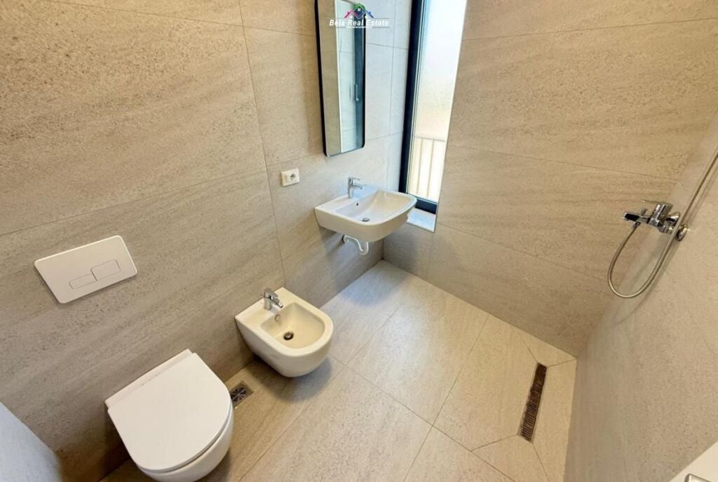 Zyre Me Qera 2+1+2 Tek Stacioni i Trenit (ID BZ2595) Tirane