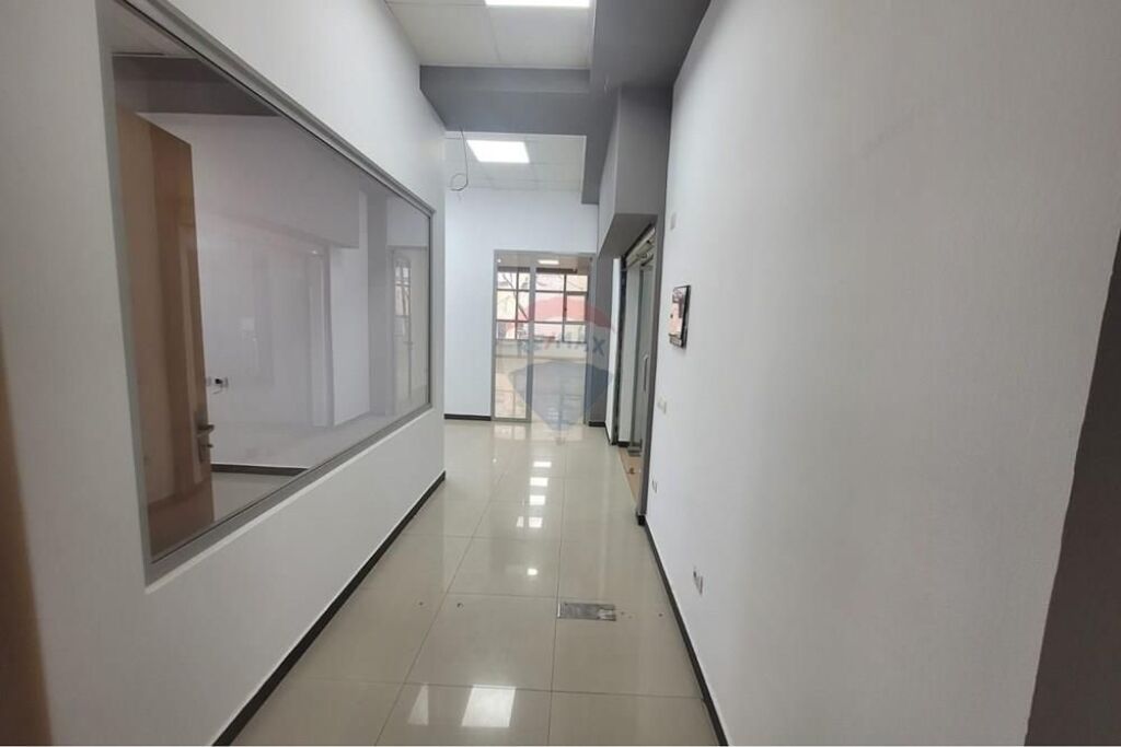 Zyrë - Për Qira - Myslym Shyri, Tiranë