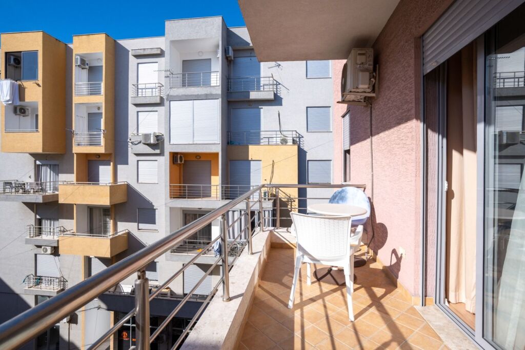 Jepet me Qera Apartament 1+1 ne Plazh Durres