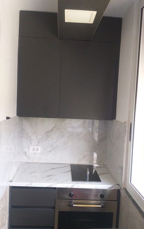 Jepet me Qira Apartament 2+1 – Përballë Medresesë !