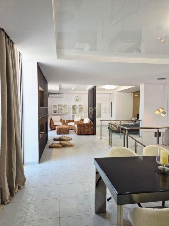 PENTHOUSE FOR SALE IN THE BEACH AREA