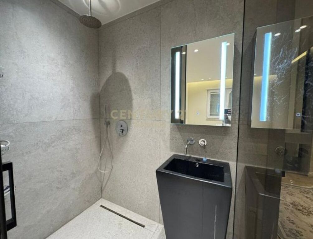 Apartament 2+1+2 për shitje