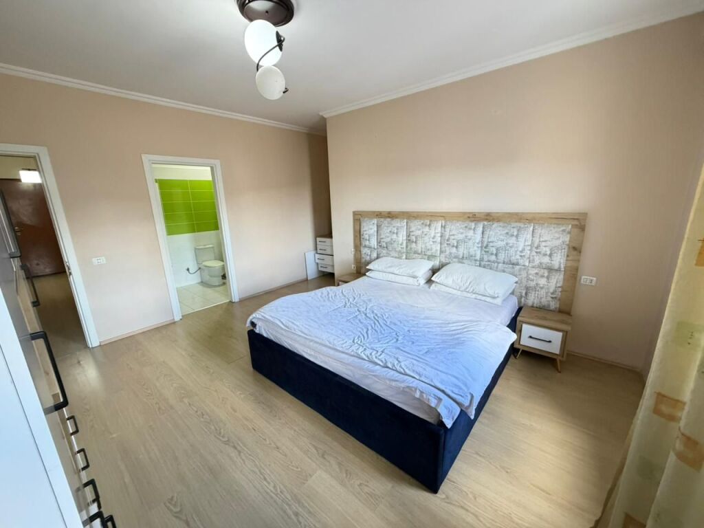 🏡 Jepet me qira 2+1   📍 Rruga Hamdi Sina, pranë Liqeni i Thatë 🌿💶 70,000 lekë/muaj (neto)