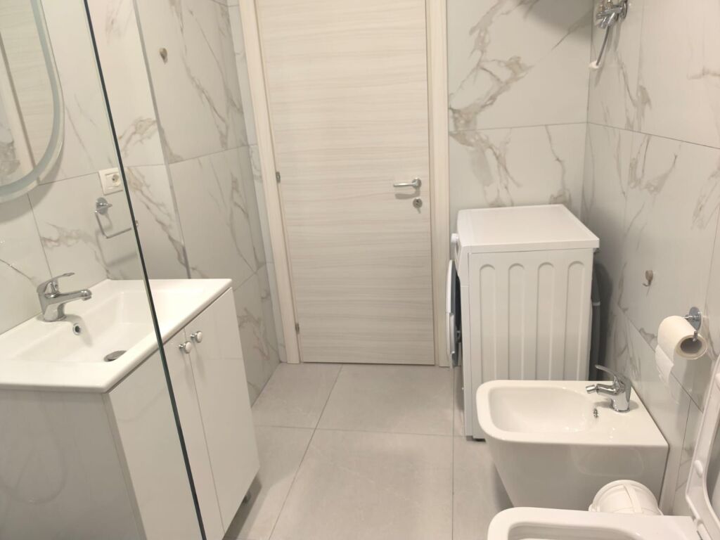 🏡 Jepet me qira apartament 2+1+2 📍 Vendodhja: Don Bosko, Mara Residence💶 Çmimi: 800 €/muaj