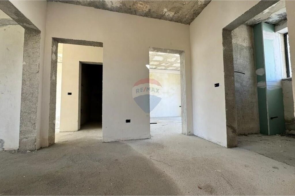 Villa Twin in vendita al lago di Farka