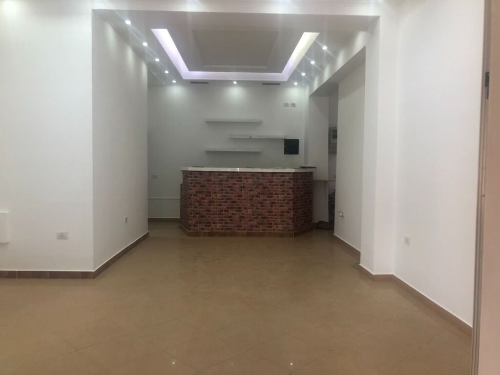 NEGOZIO IN AFFITTO A BRRYLI 1000 EURO