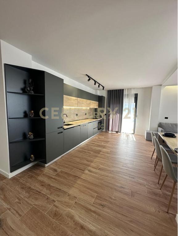 Apartament 2+1+2 për Shitje në Plazh, Durres ME PAMJE NGA DETI