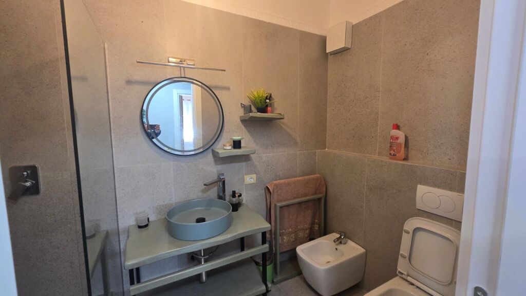 Apartament 2+1+2 me qira , Liqeni I Thate