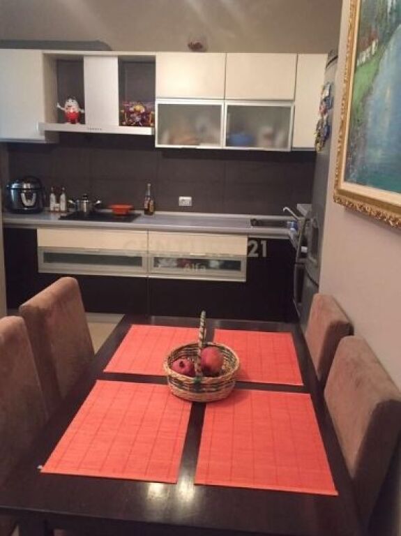 Apartament 1+1 me qera– i mobiluar dhe me pamje të hapur