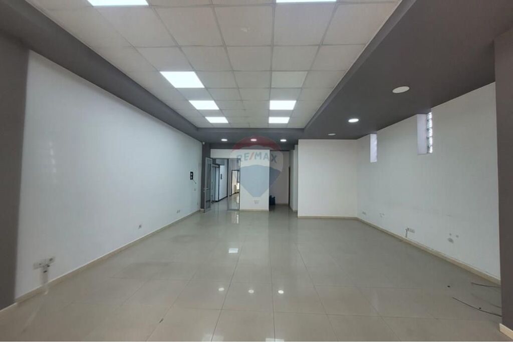 Zyrë - Për Qira - Myslym Shyri, Tiranë